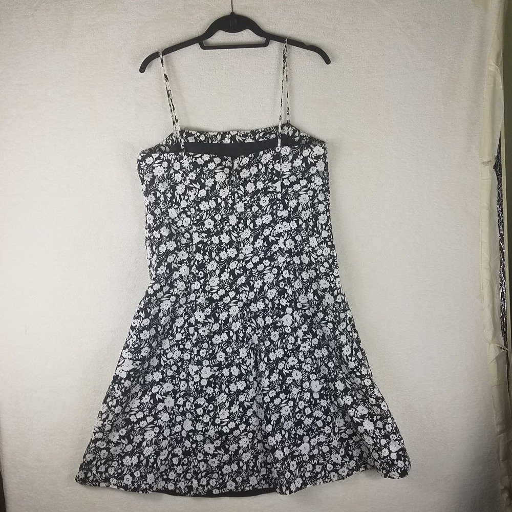 Ann Taylor Black White Floral Print Fit Flare Dress 12 Spaghetti Straps a-line - Picture 2 of 8